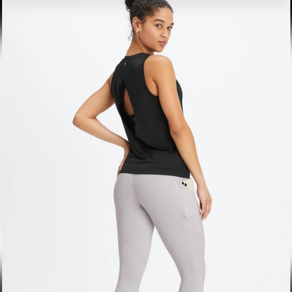 🆕Fabletics | BLAKE Dry-Flex Open Back Tank in Black Size SMALL - Picture 3 of 5